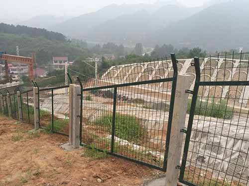 鐵路防護(hù)柵欄圖片2 鐵路防護(hù)柵欄圖片2