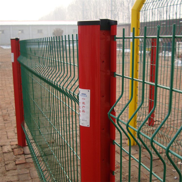 江蘇桃型柱護(hù)欄網(wǎng)圖片4