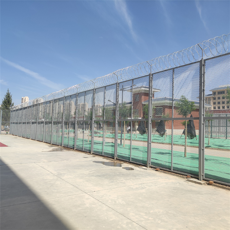 勞教所鋼絲隔離網(wǎng)圖片3 勞教所鋼絲隔離網(wǎng)圖片3