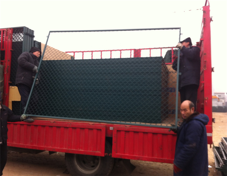 河南4米高球場(chǎng)圍網(wǎng)圖片2