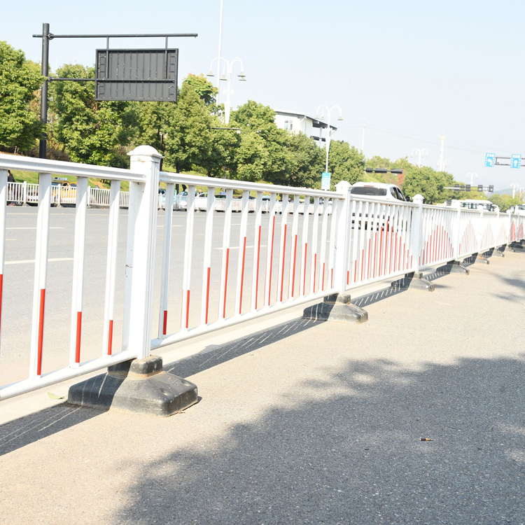 道路中心護(hù)欄