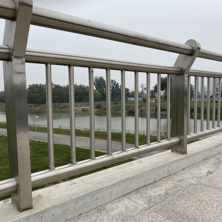 山東高速橋梁護欄圖片4