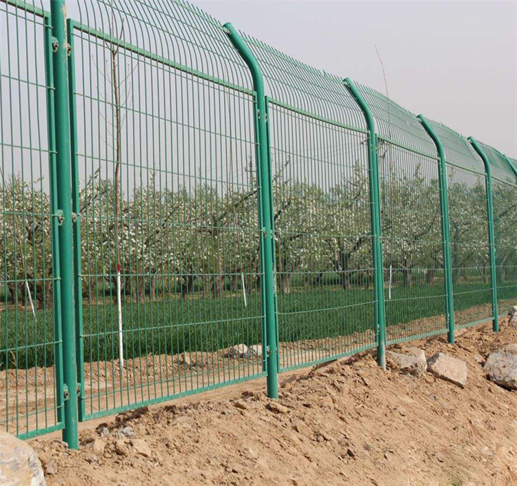 福建公路隔離護欄網圖片3 福建公路隔離護欄網圖片3