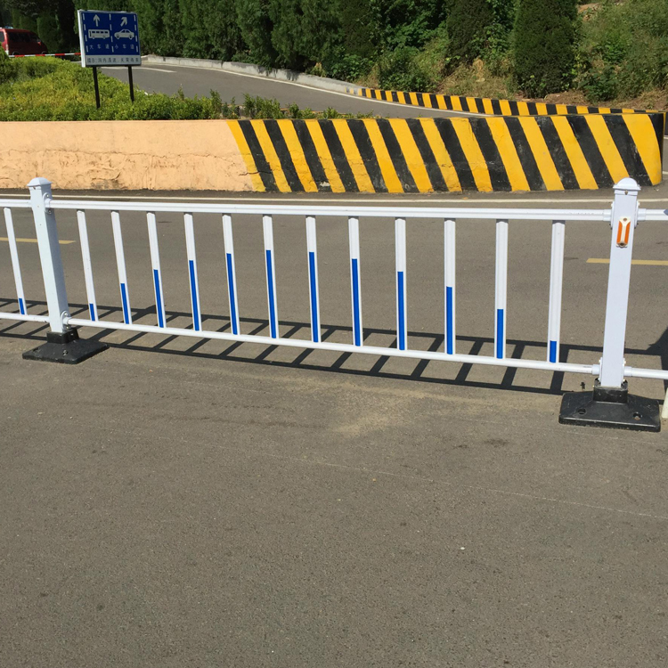 道路交通隔離柵圖片3 道路交通隔離柵圖片3