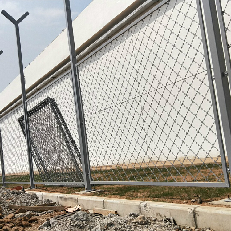 福建焊接刀片護(hù)欄網(wǎng)圖片3 福建焊接刀片護(hù)欄網(wǎng)圖片3