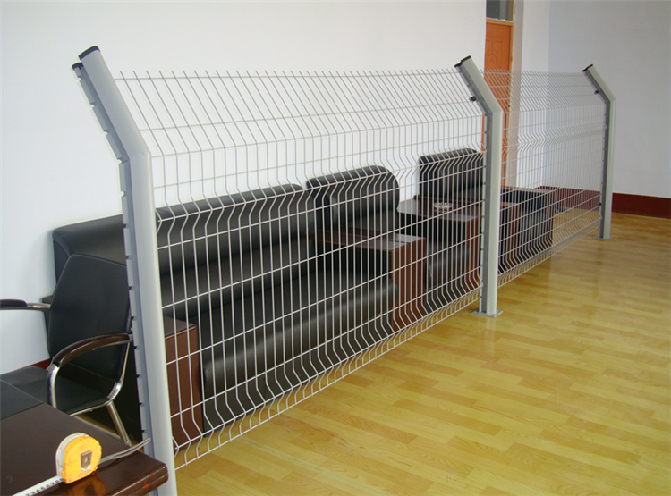 四川三角折彎護欄網圖片3