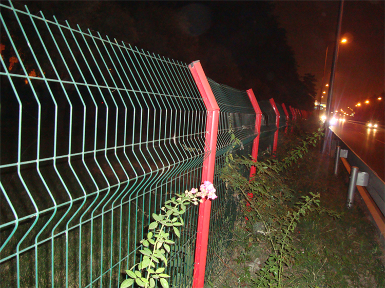 四川三角折彎護欄網圖片4