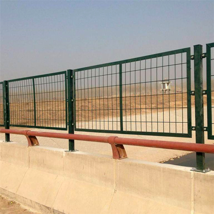 山東橋梁兩側隔離柵圖片2