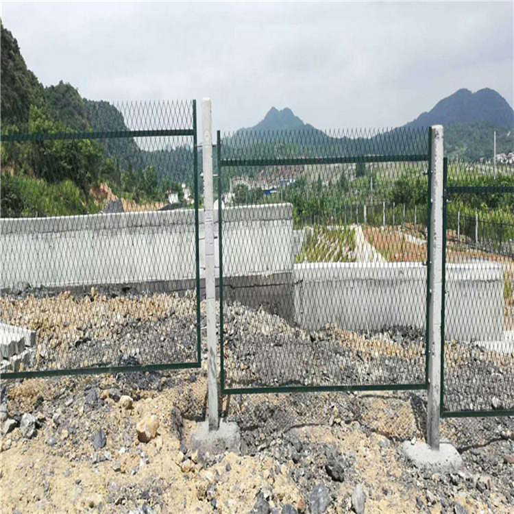 高鐵封閉網(wǎng)柵欄圖片2 高鐵封閉網(wǎng)柵欄圖片2