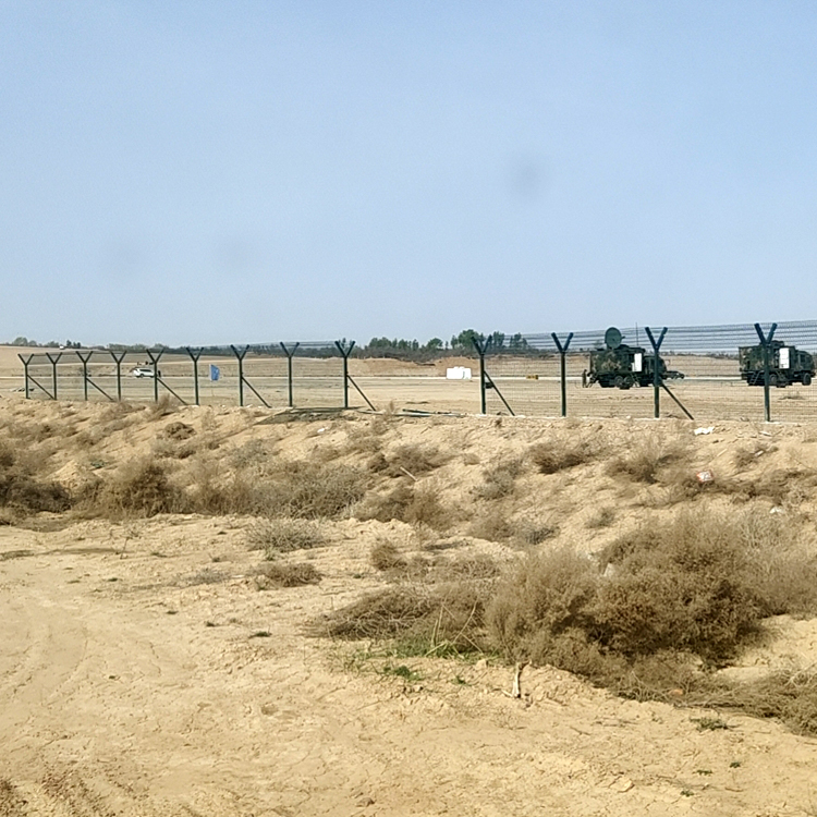 機場金屬隔離網安裝圖片2 機場金屬隔離網安裝圖片2