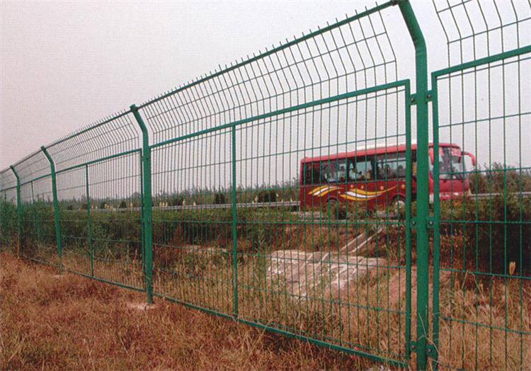 高速公路兩側防護隔離柵圖片3 高速公路兩側防護隔離柵圖片3