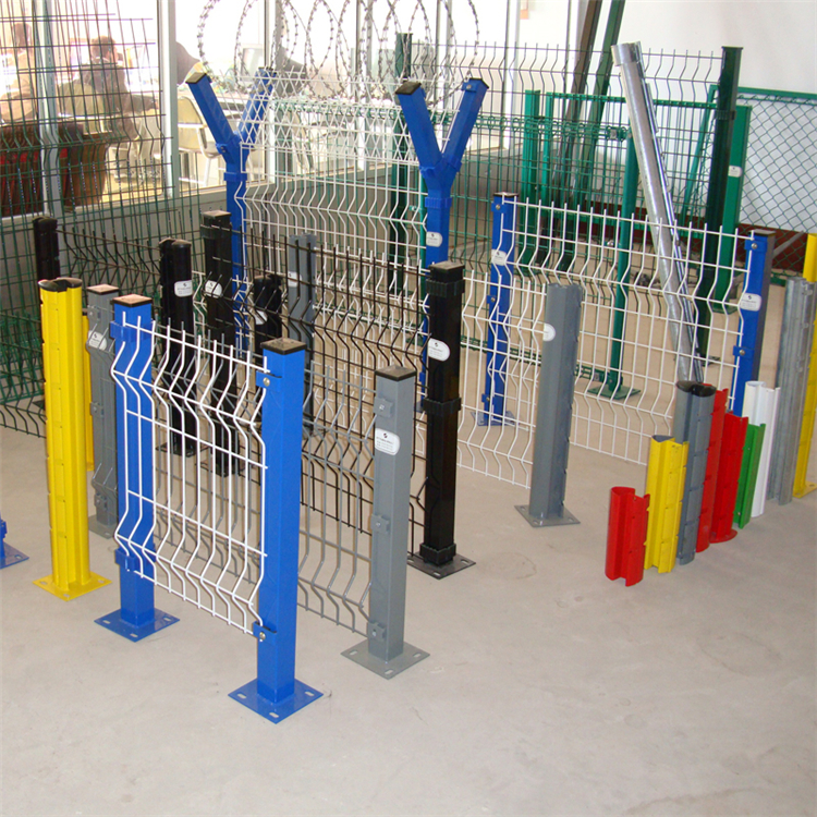 江蘇三折彎桃型柱護欄網知識講解圖片4