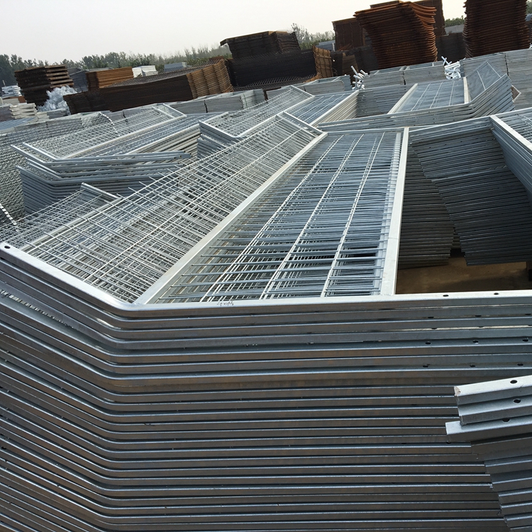 鐵路熱鍍鋅防爬刺與加高網片的制作圖片2 鐵路熱鍍鋅防爬刺與加高網片的制作圖片2