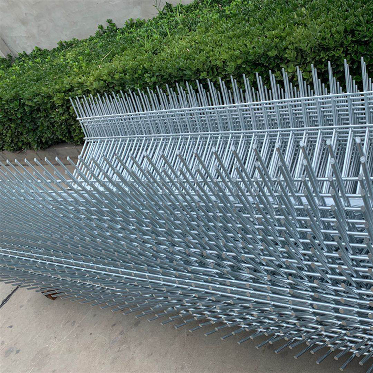 鐵路熱鍍鋅防爬刺與加高網片的制作圖片4 鐵路熱鍍鋅防爬刺與加高網片的制作圖片4