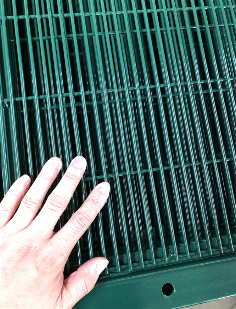 監獄密紋網鋼網墻工程案例圖片4 監獄密紋網鋼網墻工程案例圖片4