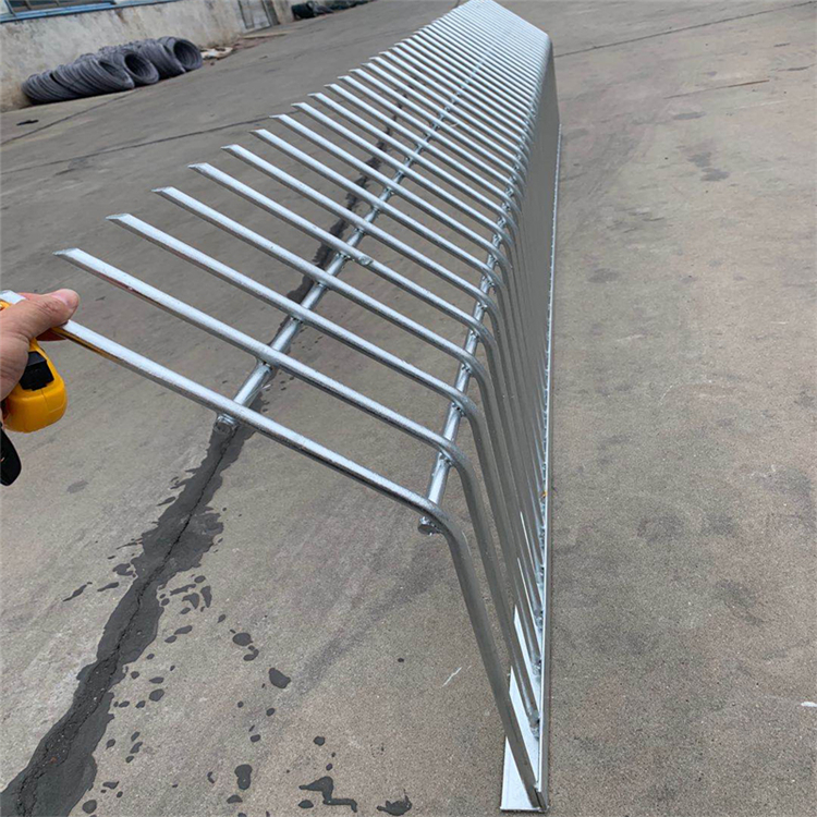 鐵路熱鍍鋅防爬刺加高網(wǎng)片廠家圖片4 鐵路熱鍍鋅防爬刺加高網(wǎng)片廠家圖片4