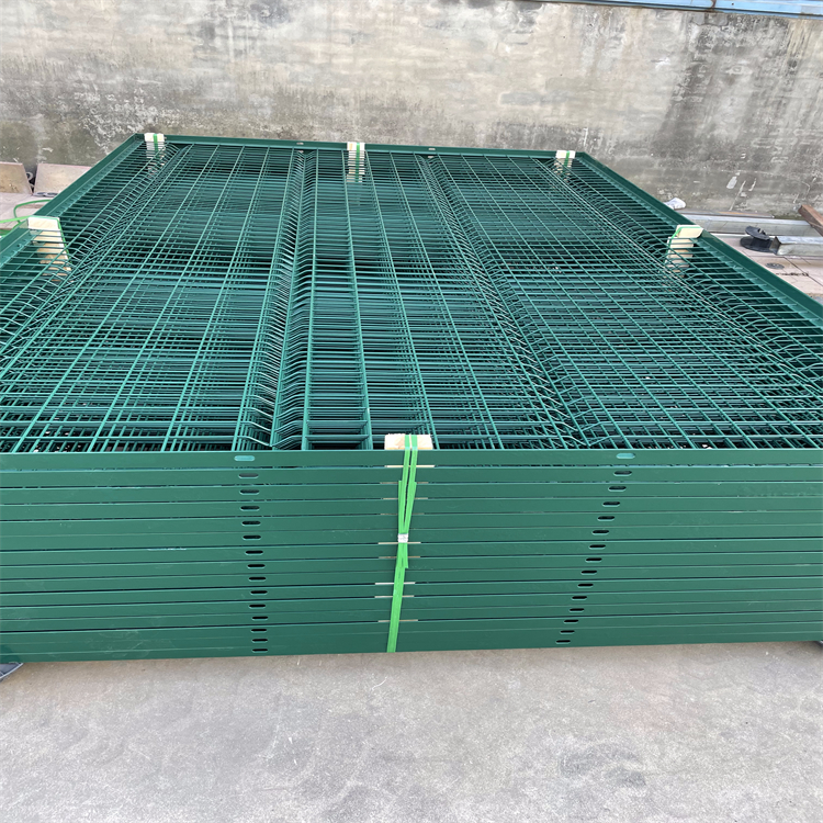 機場隔離網圍欄現場施工圖片2 機場隔離網圍欄現場施工圖片2