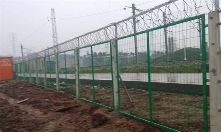 四川關(guān)于高鐵封閉式防護(hù)柵欄價(jià)格問(wèn)題圖片2 四川關(guān)于高鐵封閉式防護(hù)柵欄價(jià)格問(wèn)題圖片2