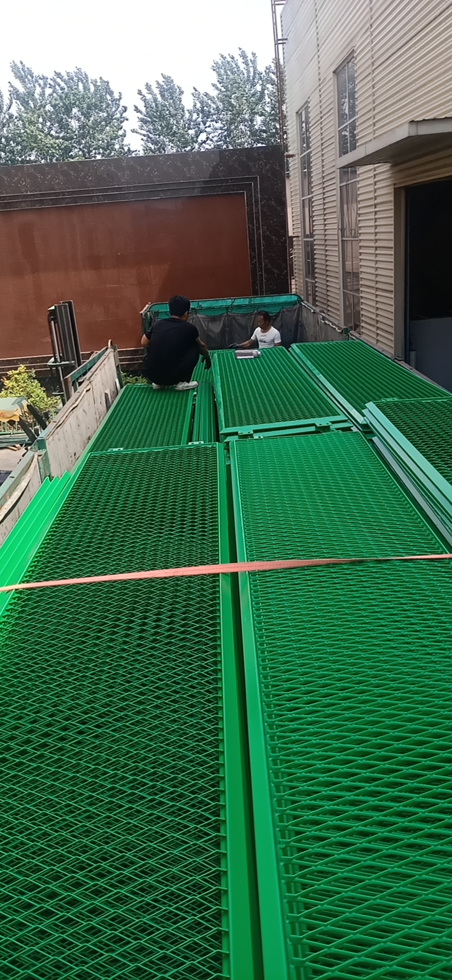 高速公路防眩網(wǎng)保驗(yàn)收圖片3