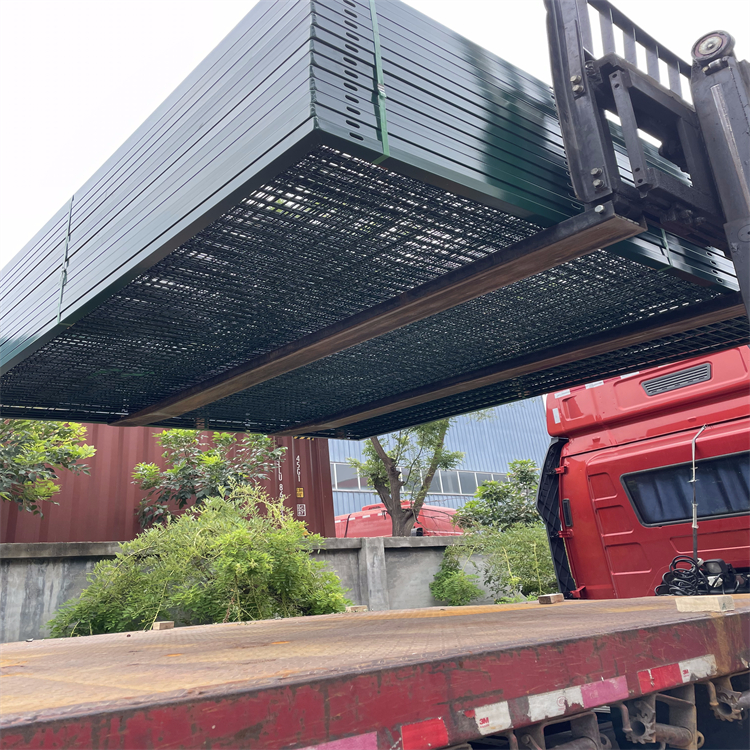 機(jī)場(chǎng)停機(jī)坪圍界網(wǎng)的選用圖片4 機(jī)場(chǎng)停機(jī)坪圍界網(wǎng)的選用圖片4