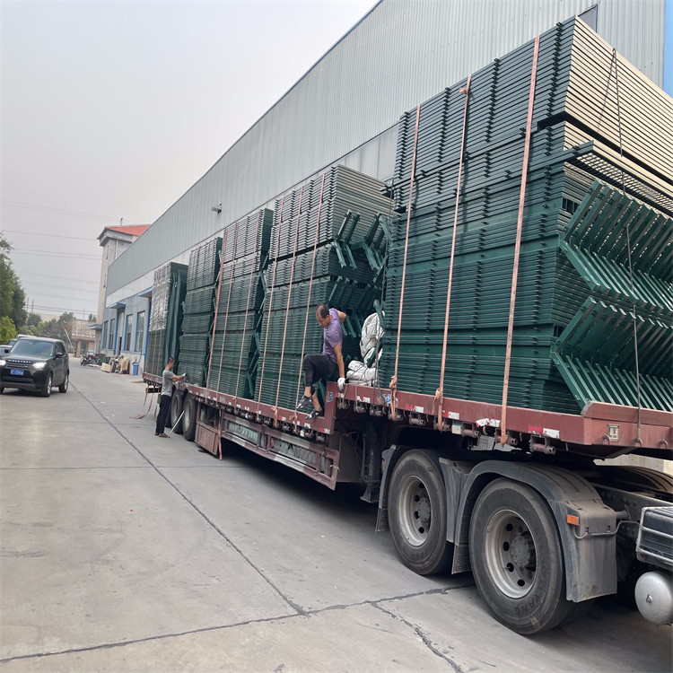 廣東飛機場隔離柵圍界工程案例圖片4 廣東飛機場隔離柵圍界工程案例圖片4