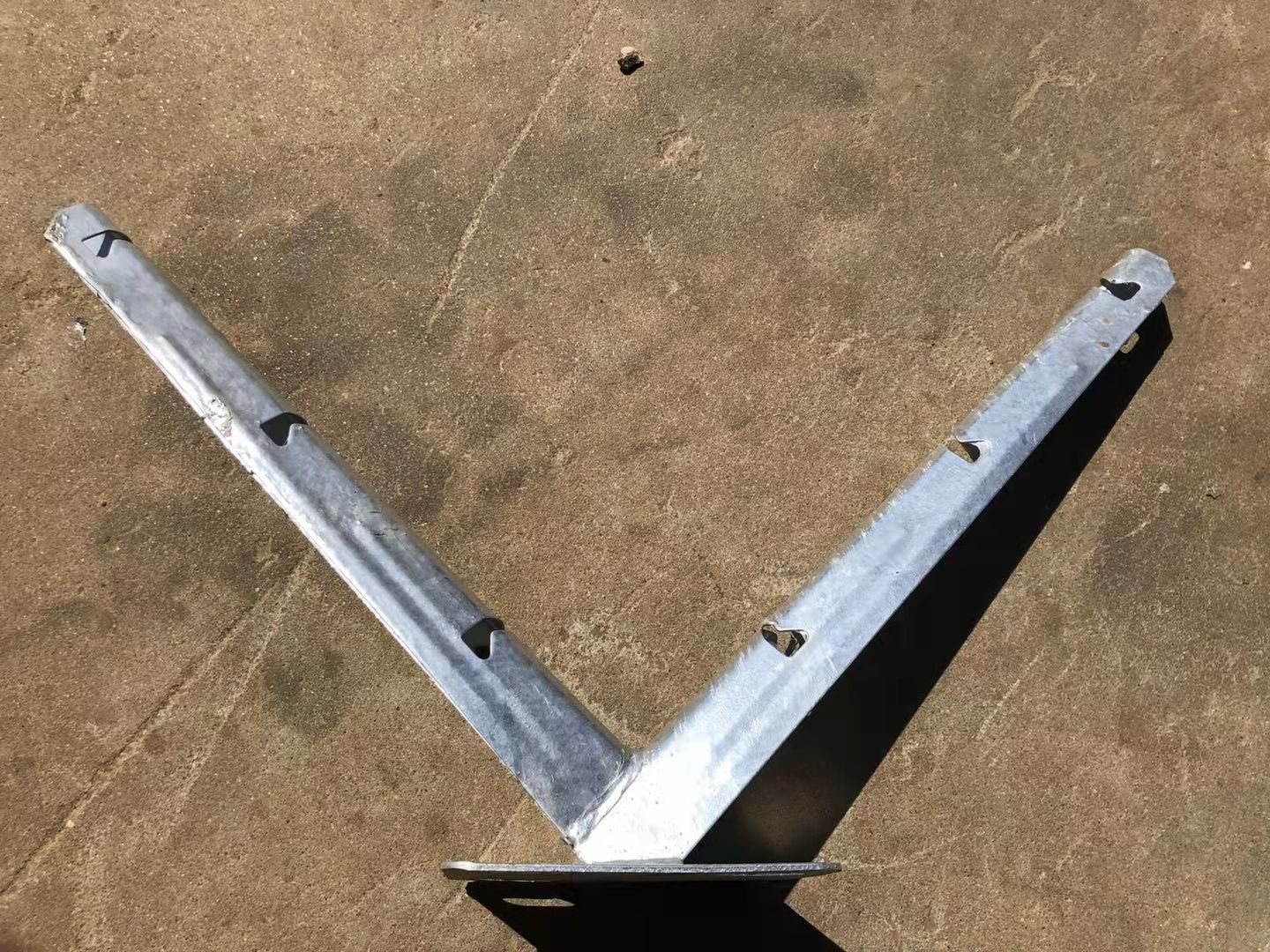 安徽鐵路支架刀刺網熱鍍鋅處理