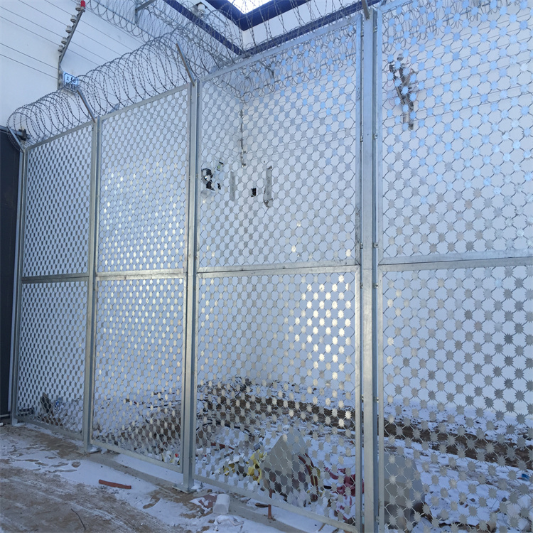 安徽監獄熱鍍鋅梅花刺片隔離網生產安裝圖片4 安徽監獄熱鍍鋅梅花刺片隔離網生產安裝圖片4