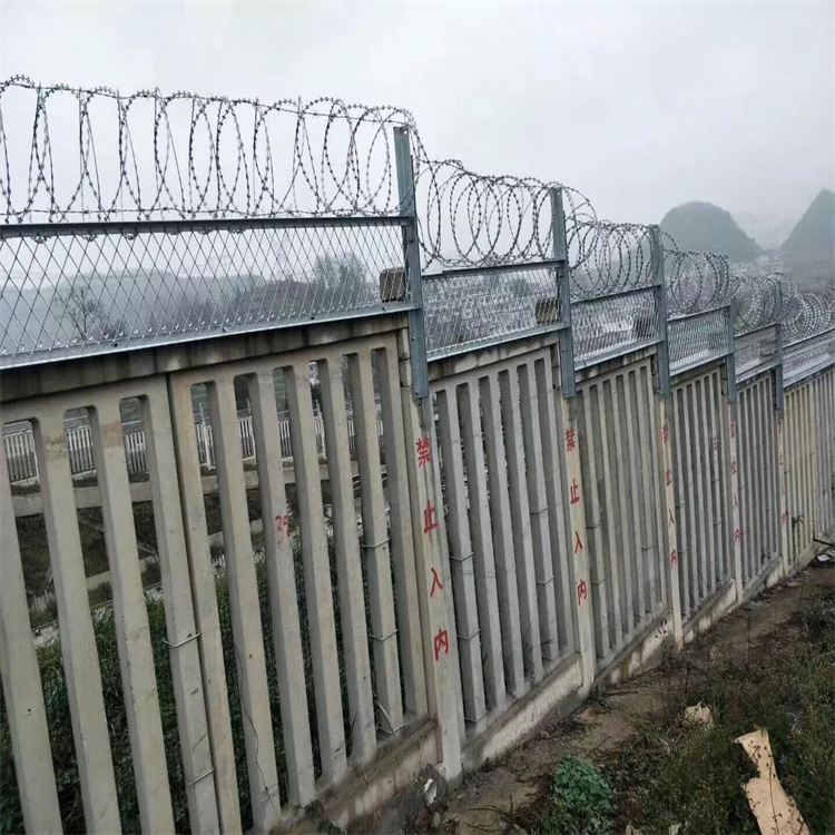 貴州高鐵防護刺絲滾籠支架系列用品圖片6 貴州高鐵防護刺絲滾籠支架系列用品圖片6