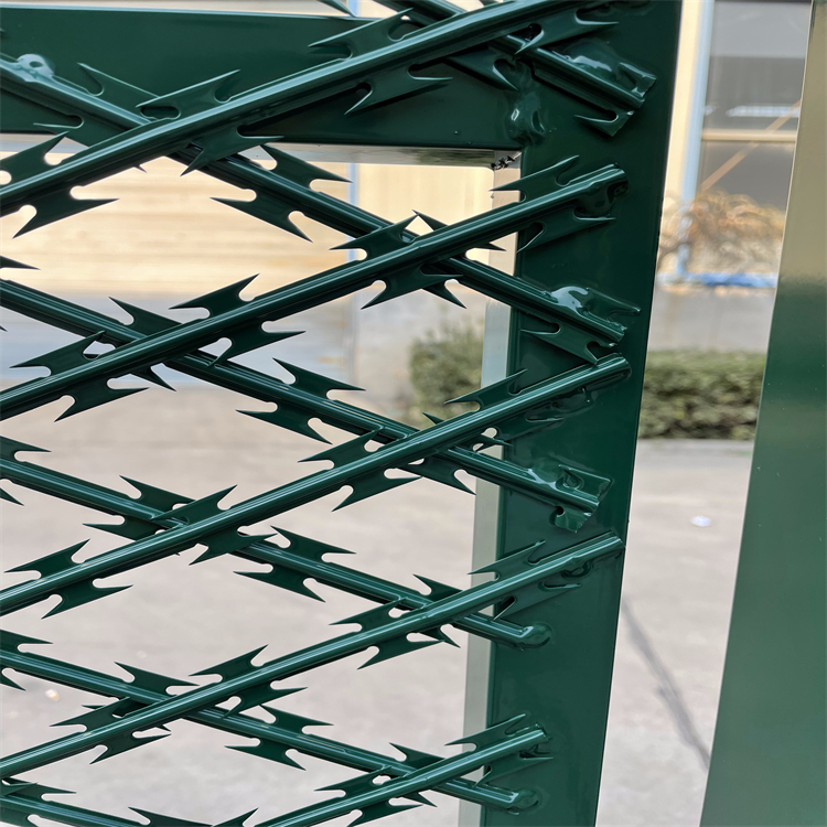 監獄看守所焊接刀片隔離網生產圖樣圖片4 監獄看守所焊接刀片隔離網生產圖樣圖片4