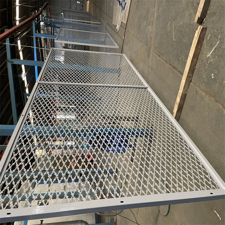 監獄看守所焊接刀片隔離網生產圖樣圖片5 監獄看守所焊接刀片隔離網生產圖樣圖片5