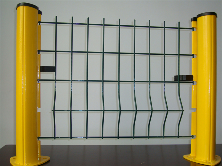 安徽戰(zhàn)斧式立柱廠區(qū)隔離網(wǎng)圍欄圖片3