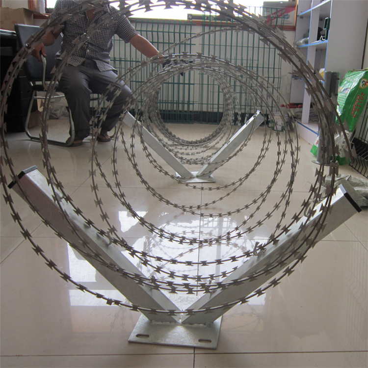 熱鍍鋅不銹鋼刀片刺網型號推薦圖片7 熱鍍鋅不銹鋼刀片刺網型號推薦圖片7