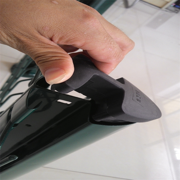 安徽桃型柱三角折彎隔離網的生產工藝圖片3 安徽桃型柱三角折彎隔離網的生產工藝圖片3