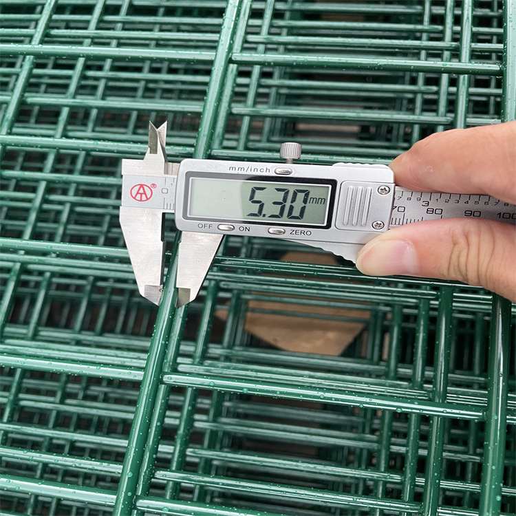 機場監(jiān)獄鋼筋隔離網圖片2 機場監(jiān)獄鋼筋隔離網圖片2