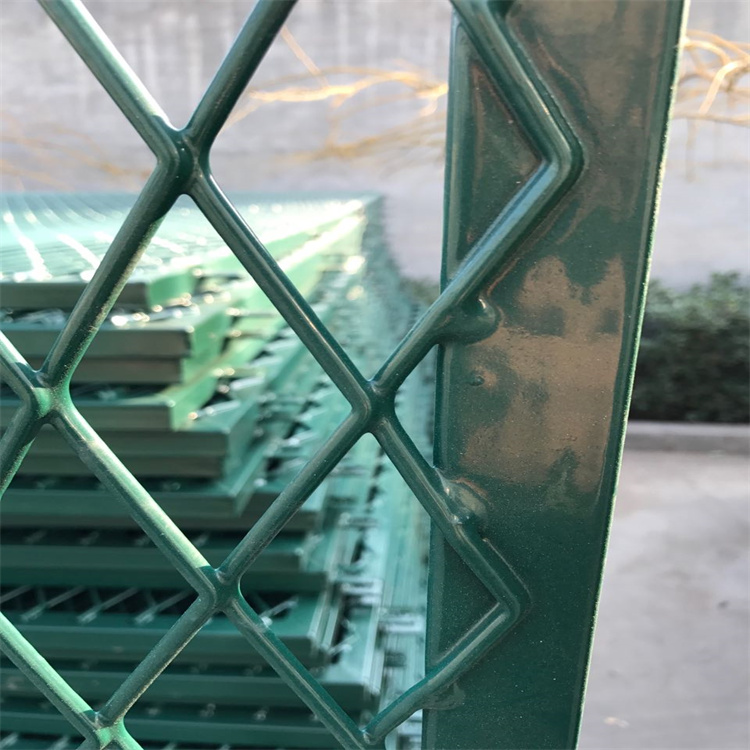 監獄鋼板網隔離柵護欄圖片1 監獄鋼板網隔離柵護欄圖片1