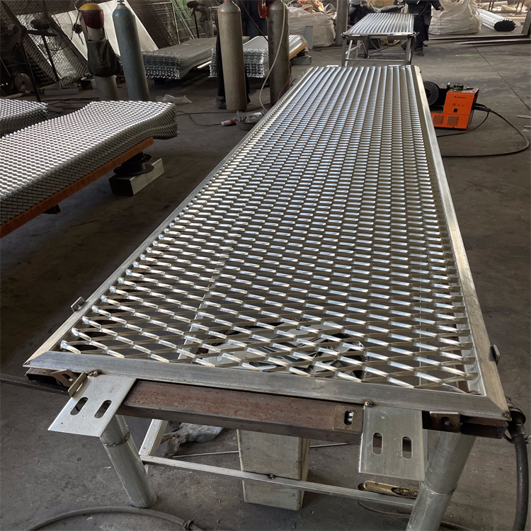 高速公路防眩網護欄圖片3 高速公路防眩網護欄圖片3