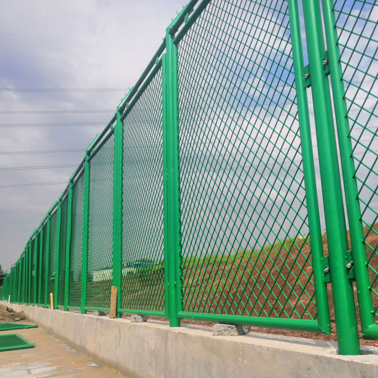 保稅區(qū)菱形護(hù)欄網(wǎng)圖片4 保稅區(qū)菱形護(hù)欄網(wǎng)圖片4